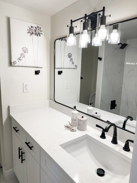 Building Photo - 3640 41st Ln S