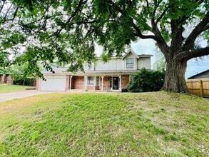 Building Photo - Spacious 4 bed 2.5 bath in Union Schools