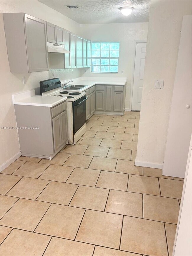 Building Photo - 10621 SW 170th Terrace