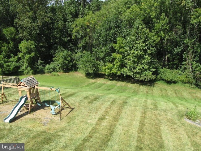 Building Photo - 251 Mill House Dr