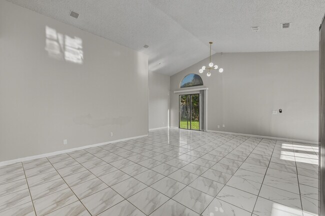 Building Photo - 138 Colly Way