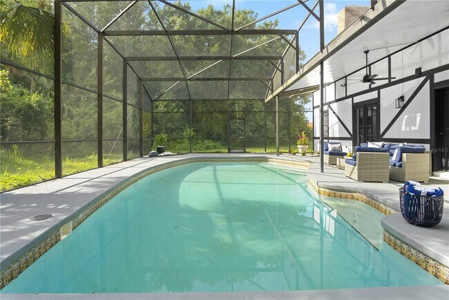 Building Photo - 2540 Albany Dr