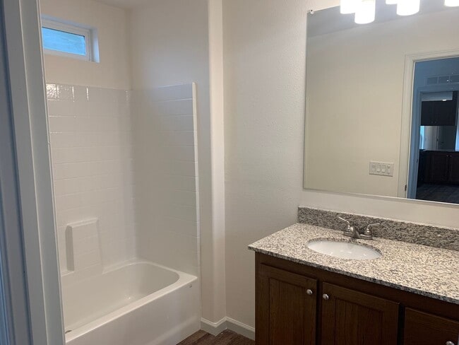 Building Photo - Terrific ADU home with private yard!