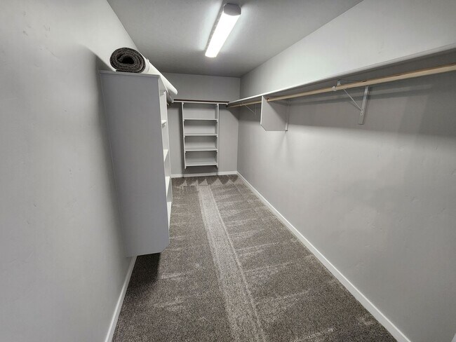 Building Photo - Brand New 5 Bedroom