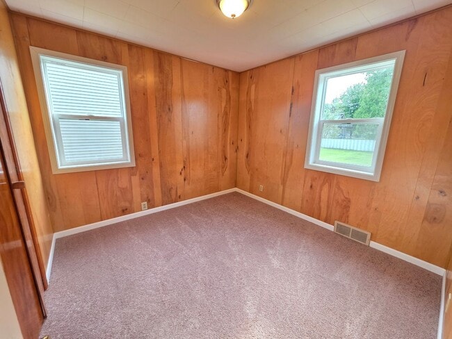 Building Photo - 3 Bed 1 Bath Single Family Home in Wiscons...