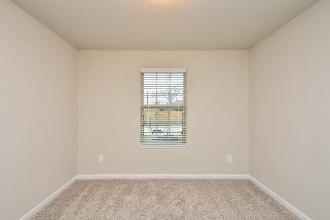 Building Photo - 1427 Central Heights Dr