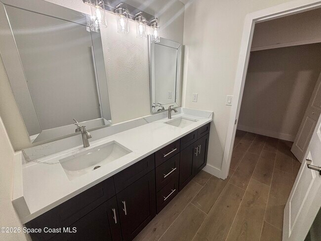 Building Photo - 6335 S Tropical Trail