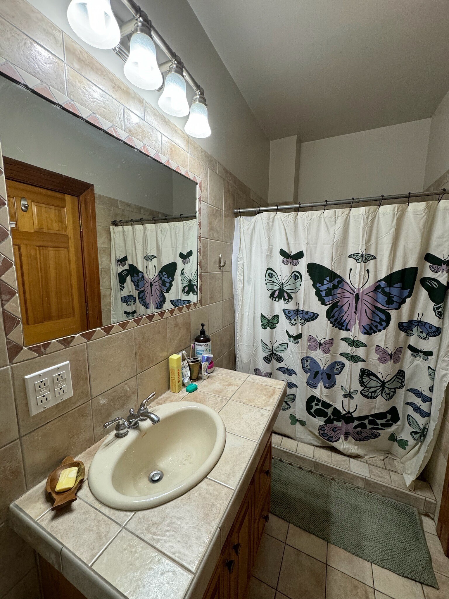 Building Photo - 634 NE 28th Ave