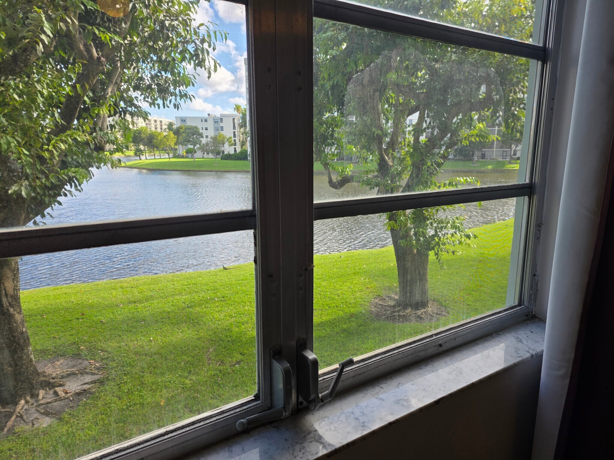 Master bedroom windows - 2222 N Cypress Bend Dr