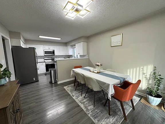 Building Photo - 2013 Mosley St