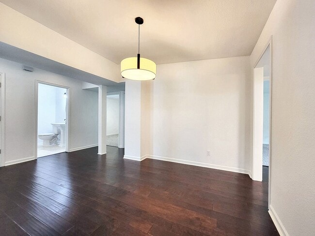 Building Photo - Inviting 3BD/1BA Home with Large Yard and ...