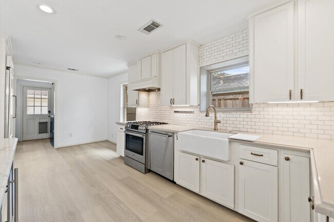 Building Photo - 6249 Overbrook Ln