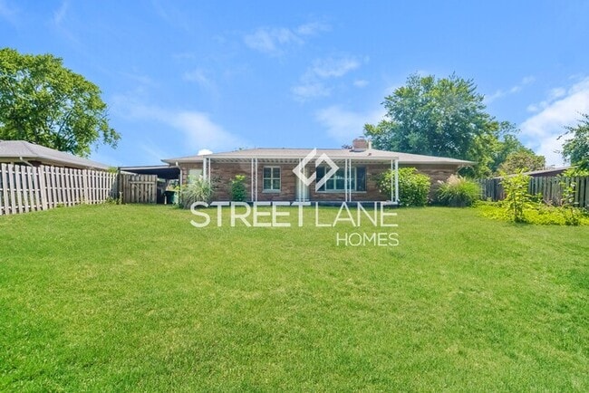 Building Photo - REDUCED!