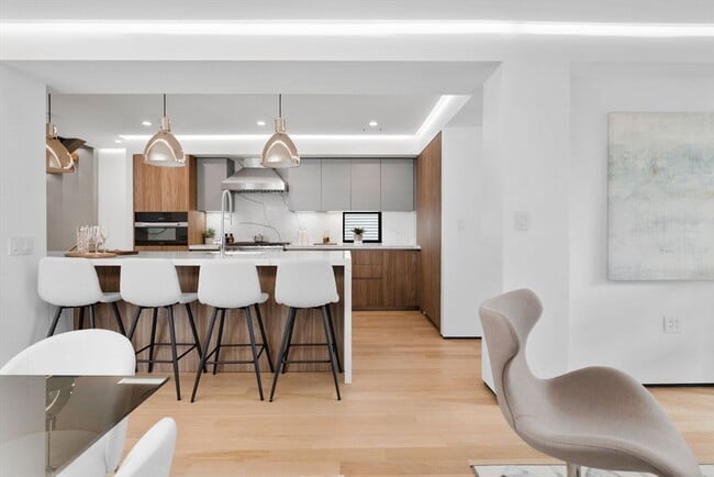 Building Photo - 80 Alpine St