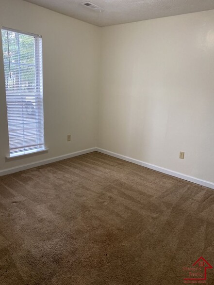 Building Photo - 126 Bybee Woods Dr