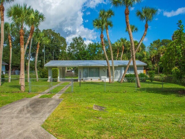 Building Photo - 7502 Pacific Ave