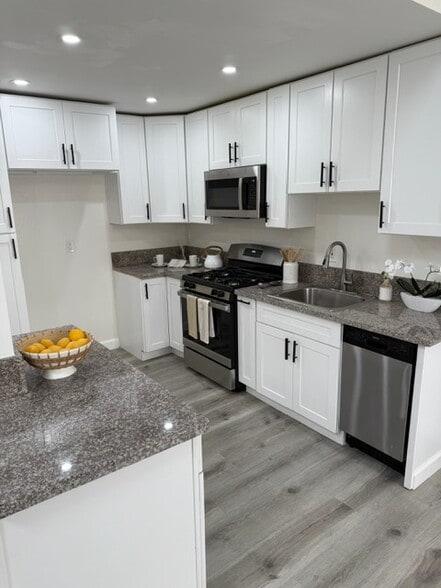 Loft Kitchen - 825 S. Hobart Blvd.