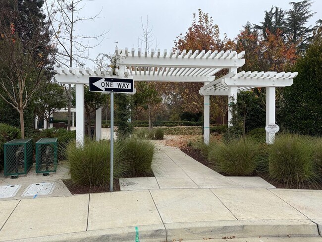 Building Photo - 2021 built two story in Oakdale!