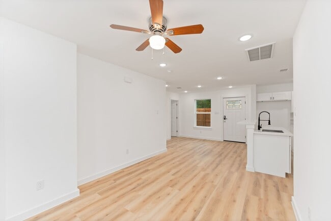 Building Photo - ? Spacious 4BR / 3.5BA Single-Family Home – Move-In Ready! ?