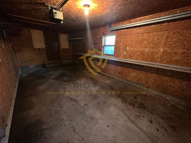 Building Photo - 805-805-805-802 S Worth Ave
