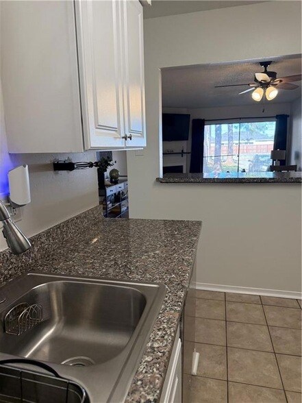 Building Photo - 2425 Oxford Pl