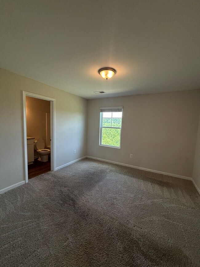 Building Photo - 125 Adger Rd