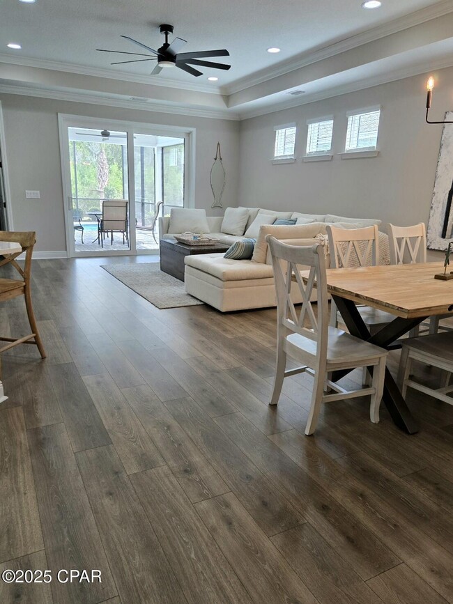 Building Photo - 8645 Weekend Dr