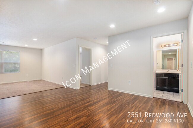Building Photo - 2551 Redwood Ave