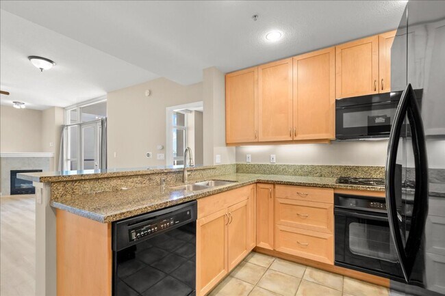 Building Photo - Move-In ready 1 Bed + Den in Discovery on Cortez Hill in Downtown