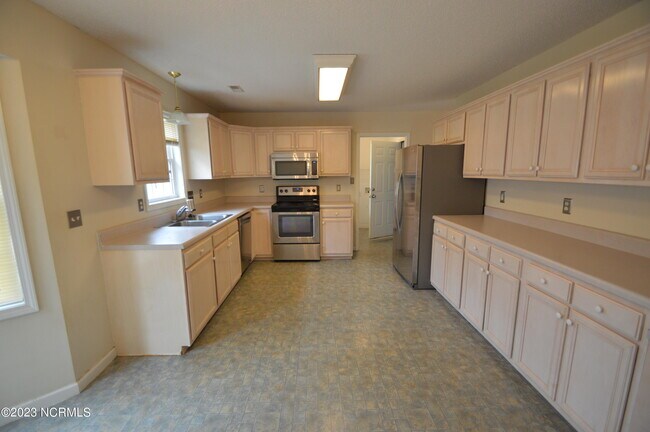 Building Photo - 228 Natalie Ln