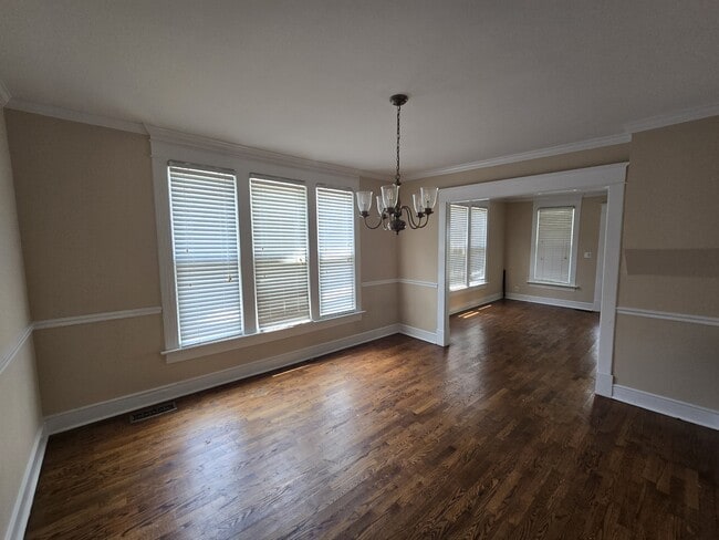 Building Photo - 614 N Military Ave