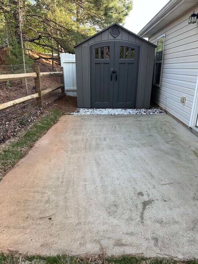Building Photo - 234 Tamarack Dr