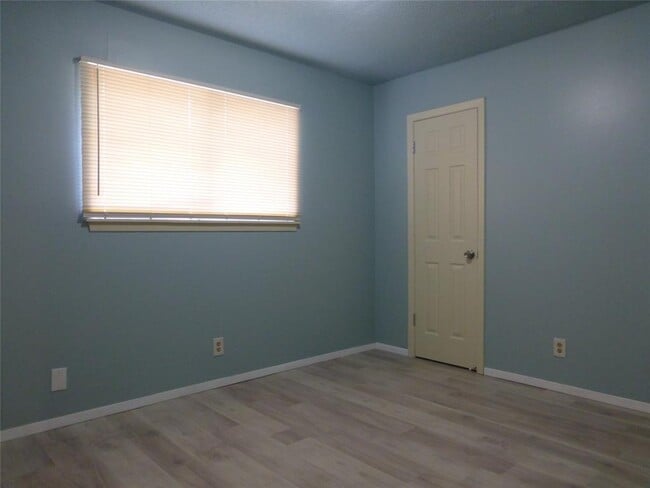 Building Photo - 1708 Raven Dr