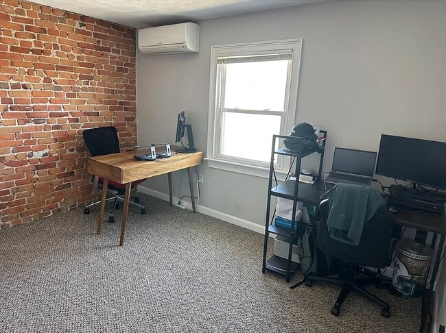 Building Photo - 314 E 8th St