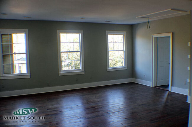 Building Photo - ***APPLICATION PENDING!! WALK TO FORSYTH!