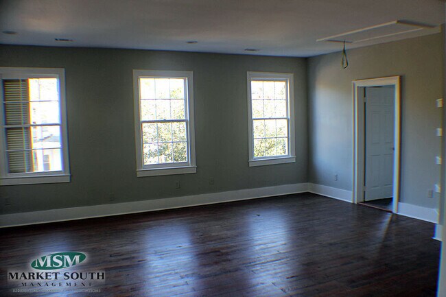 Building Photo - WALK TO FORSYTH!