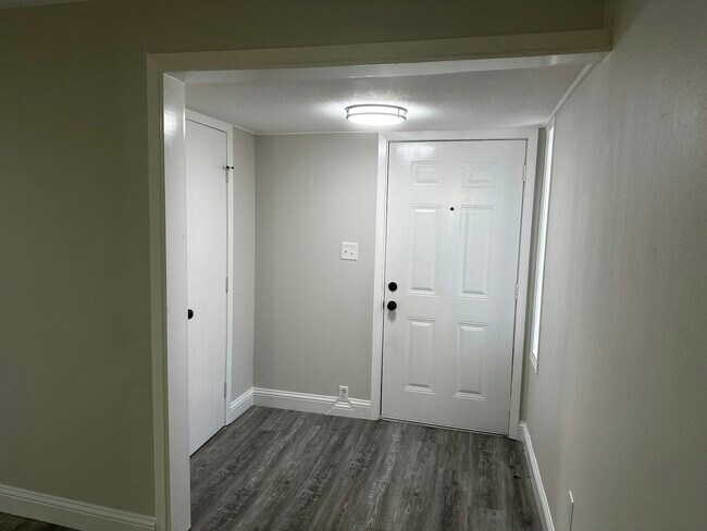 Building Photo - 209 Pendleton St