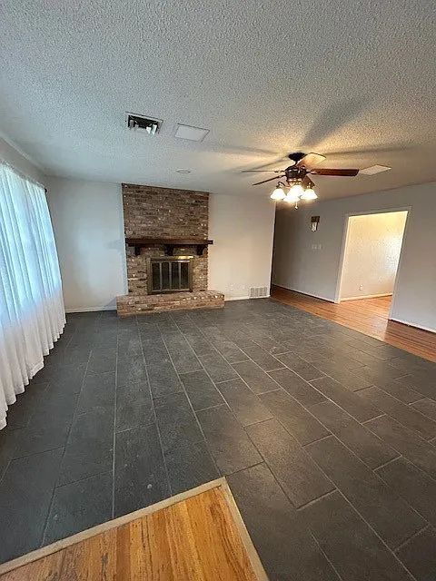 Building Photo - Charming 3-Bed, 2-Bath Oasis on West 6th Street - Spacious 2,685 Sq Ft Home in McGregor, TX!