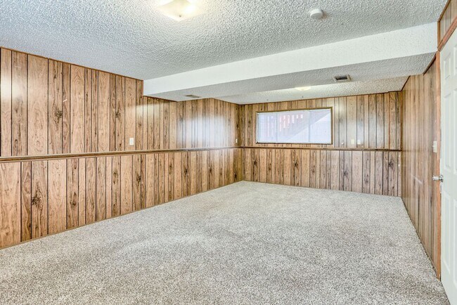 Building Photo - 836 Winchester Dr