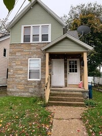 Building Photo - 924 Fountain St NE