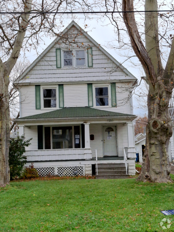 Building Photo - 1328 W 7th St