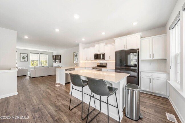 Building Photo - 64 Wembley Wy