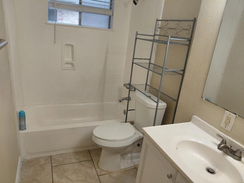 Building Photo - 5019 Tavenor Ln