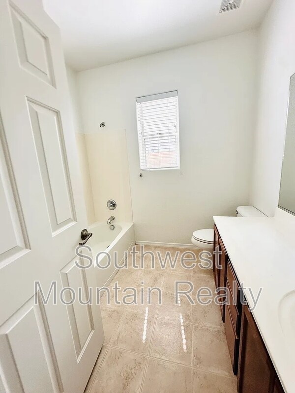 Building Photo - 2070 E Indigo Dr
