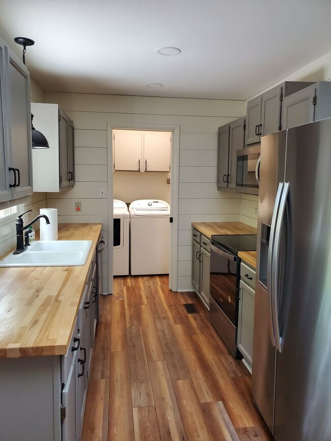 Building Photo - Updated with a lovely view of Lake St. George 3 bedroom / 3 bath