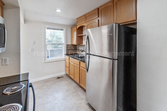Building Photo - 908 E Longfellow Ave