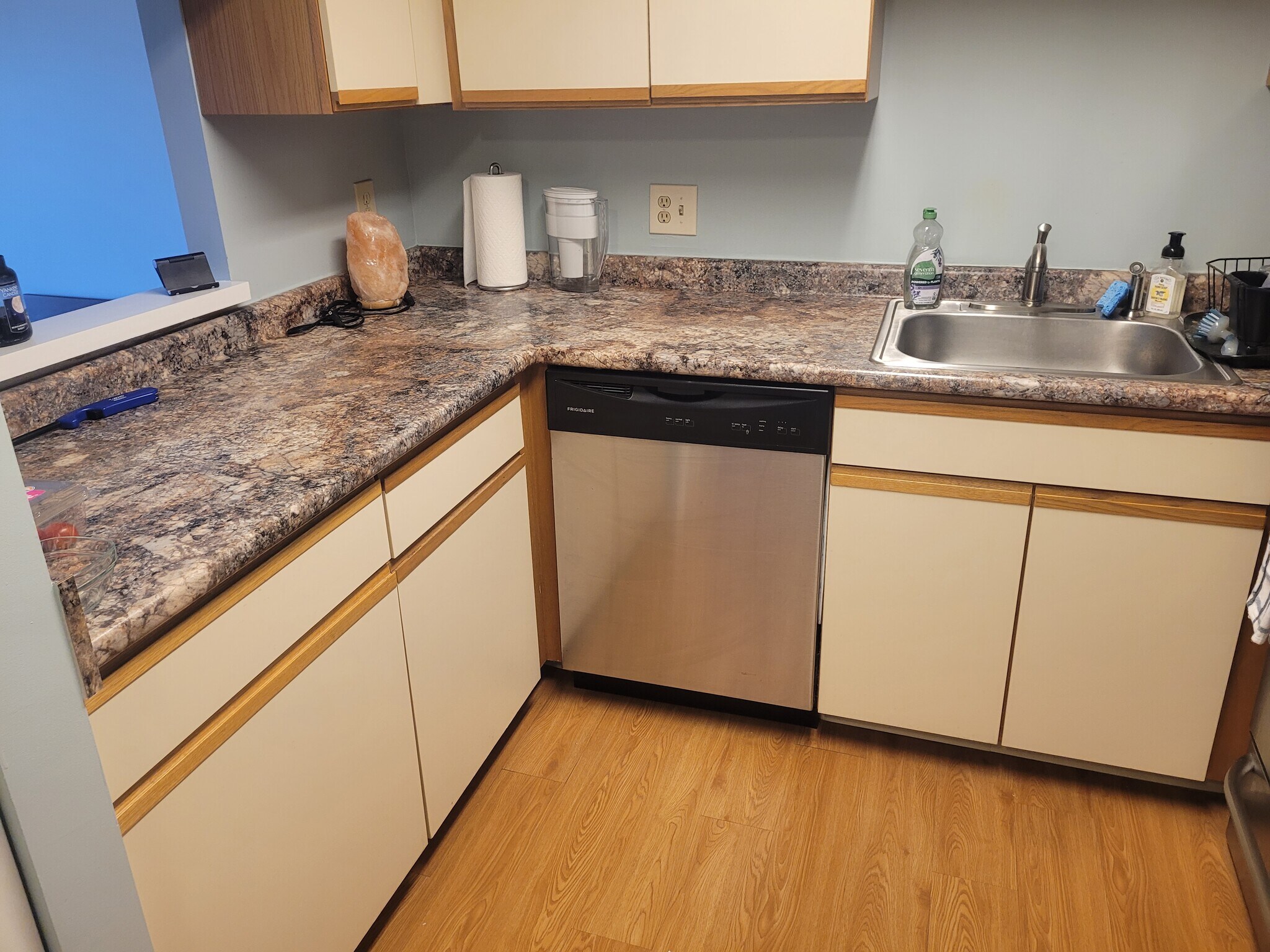 Kitchen - 100 Ledgewood Dr