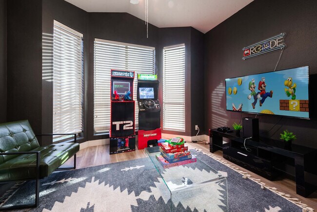 Building Photo - 5924 E Woodridge Dr