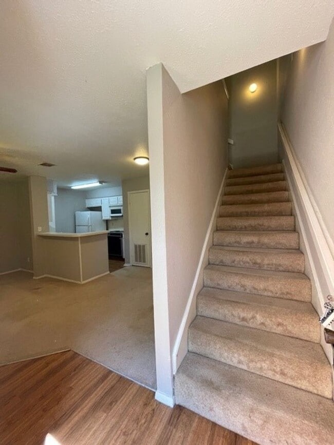 Building Photo - Spacious and bright 2 story condo!