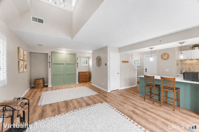 Building Photo - 2124 Old Pond Ln